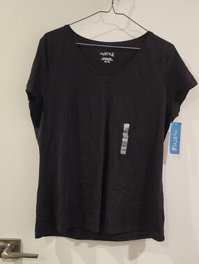 P2P 21" NWT My Style Women's Black V-Neck Tee